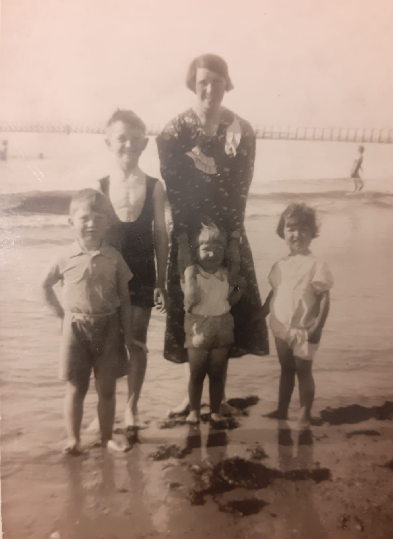 Hilda and family having a day out. Probably Brighton or Margate area in East London