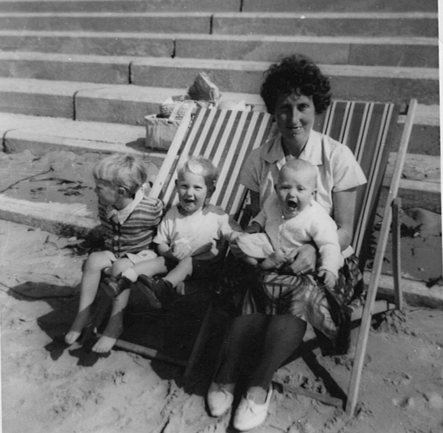 Winnie and kids. Ann loooks like she wants some food